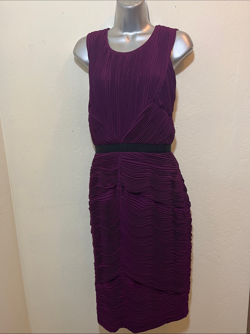 Burberry Sleeveless Pleated Midi Dress in Plum Size12